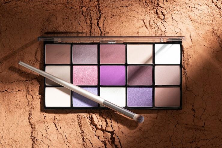 EYESHADOW PALETTES & MASCARAS